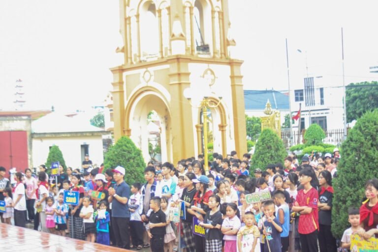 Thiếu nhi Giáo xứ Thánh Thể vui hội chợ hè
