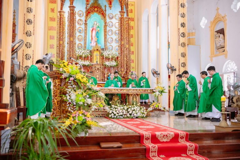 Xứ Bách Tính chầu lượt 2025: Hãy đến thờ lạy Chúa
