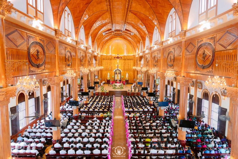 Read more about the article Gx. Xuân Dục: 164 em lãnh nhận Bí Tích Thêm Sức