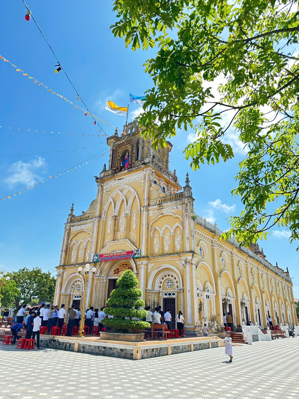 Read more about the article Xuân Hóa, niềm vui tuần chầu nơi xứ đạo nhỏ