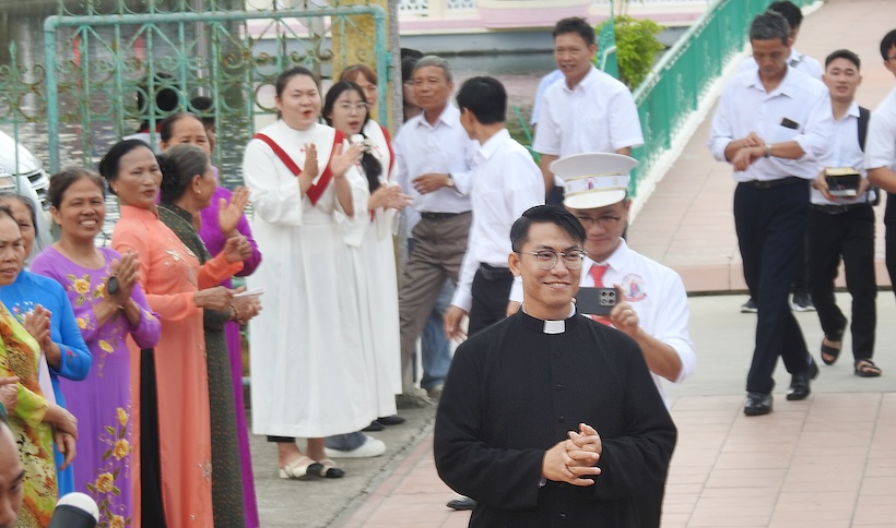 Read more about the article Ngọc Tiên: Thánh lễ nhậm chức cha xứ mới