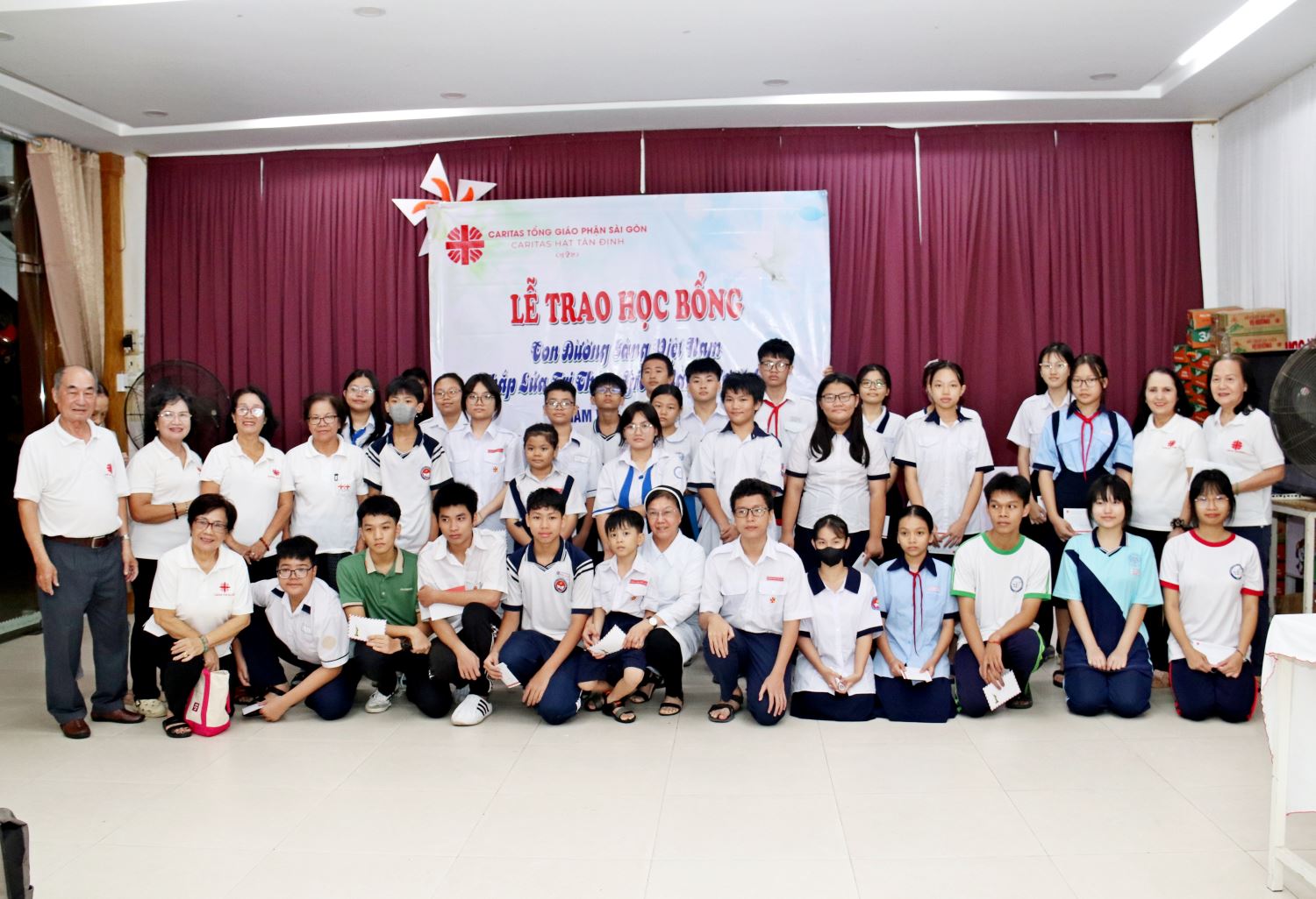 Read more about the article Giáo hạt Tân Định: Lễ trao Học bổng năm học 2025-2026