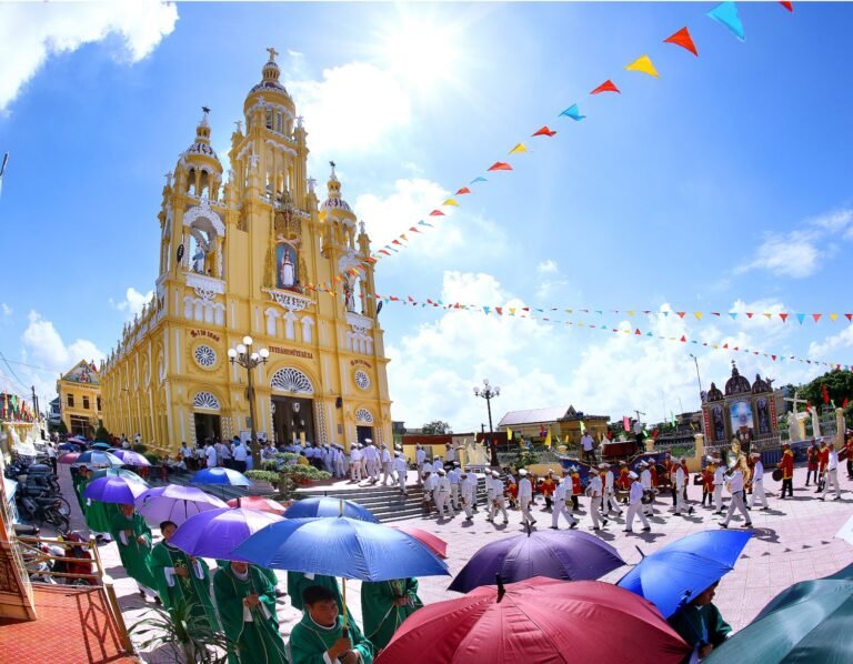 Diêm Điền hân hoan chầu Chúa Giêsu Thánh Thể