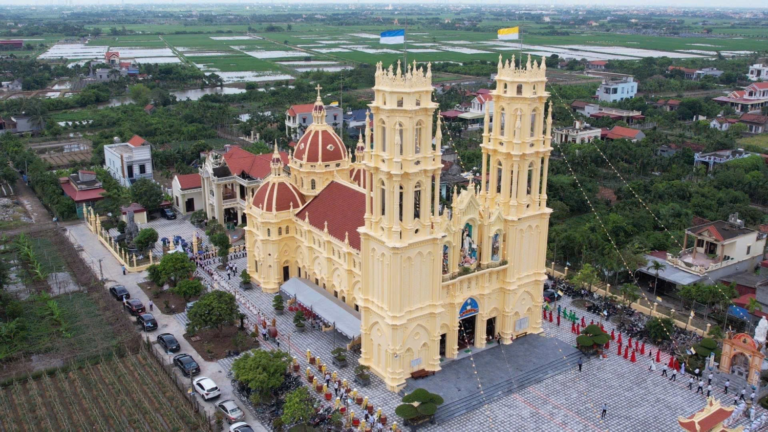 Xuân Phương, niềm hân hoan dịp tuần chầu