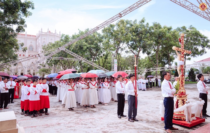 Read more about the article Giáo xứ Phú Ninh hành hương Năm Thánh