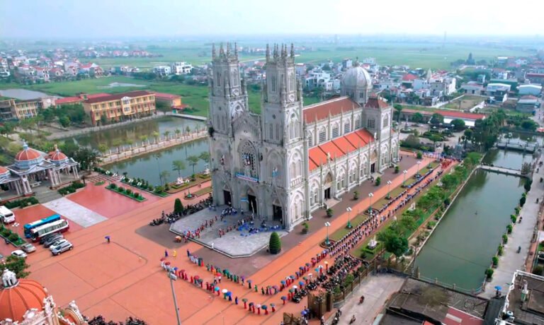 Cộng đoàn LTX hạt Bùi Chu hành hương và mừng quan thầy