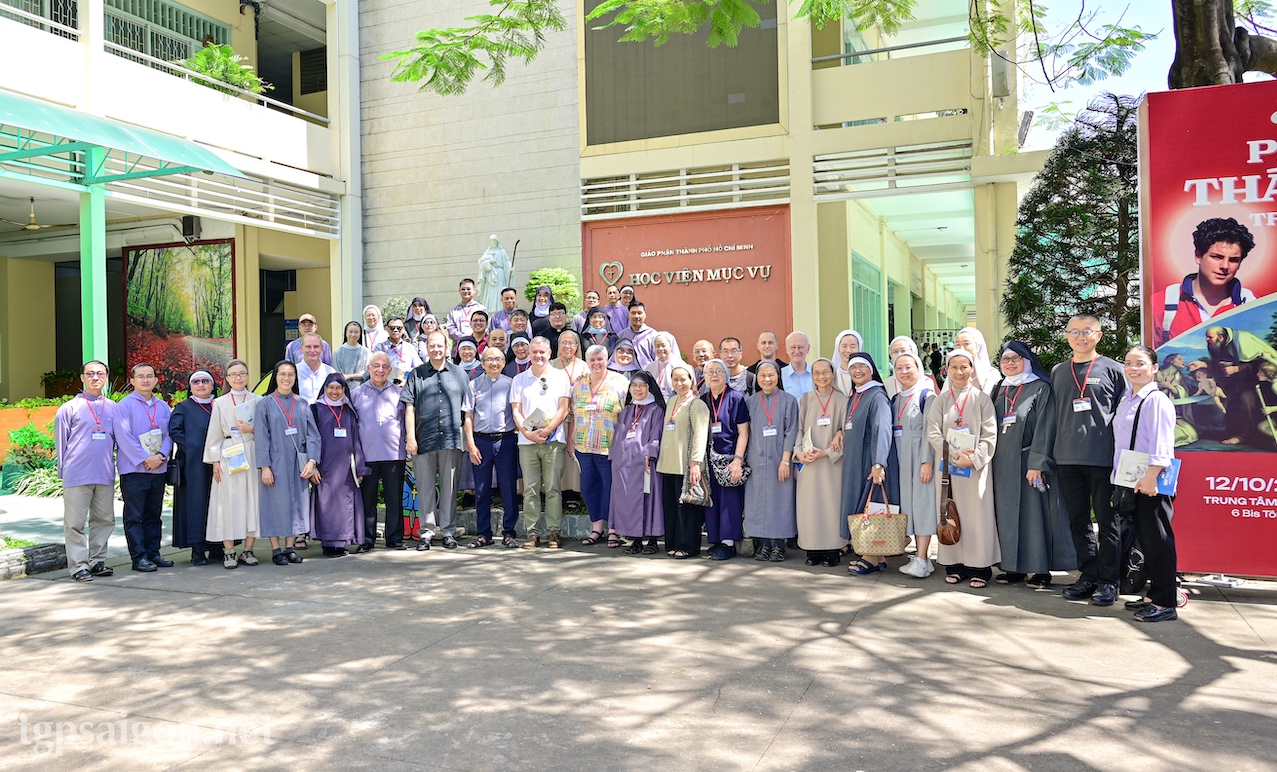 Read more about the article Các Viện phụ, Viện mẫu Dòng Biển Đức vùng Châu Á – Thái Bình Dương thăm Trung tâm Mục vụ TGP Sài Gòn