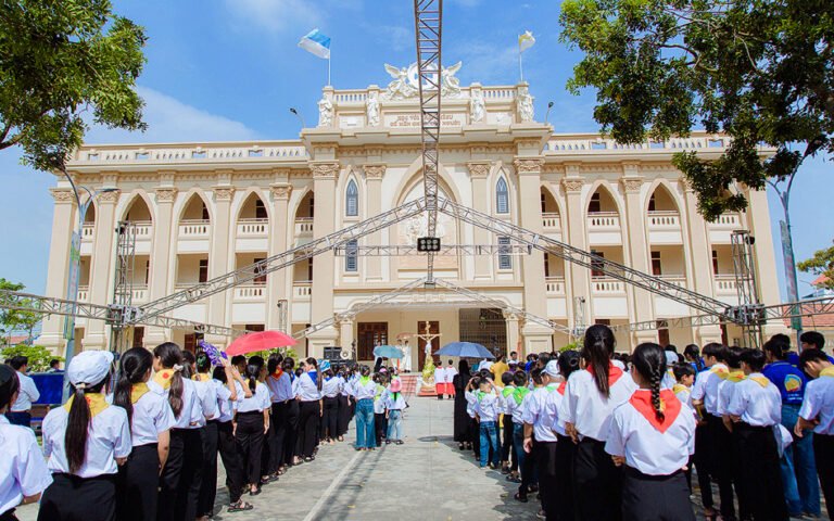 Giáo xứ Hoành Đông hành hương Năm Thánh