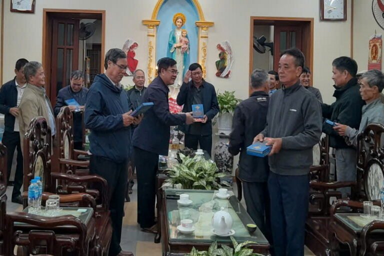 Caritas hạt Báo Đáp gặp gỡ cha tân đặc trách