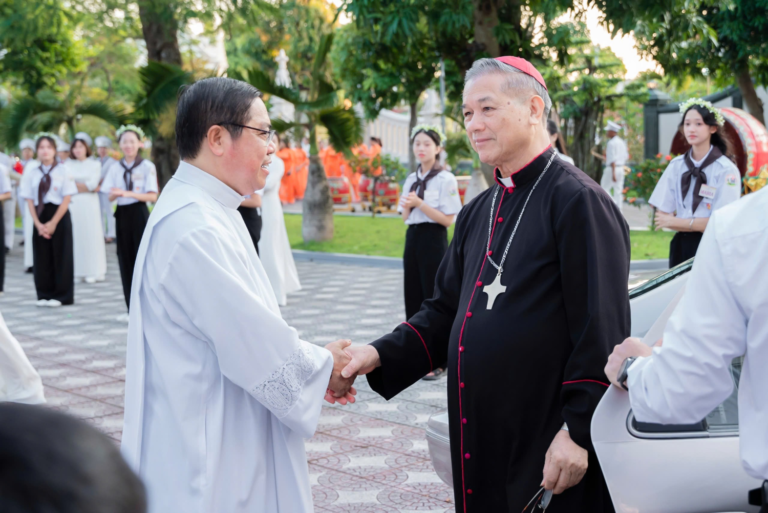 Xuân Thủy, 70 em lãnh nhận hồng ân Thêm Sức