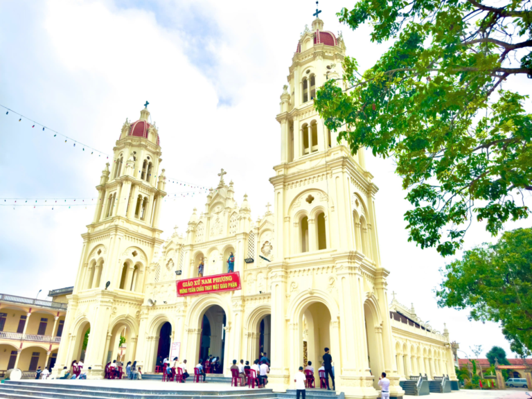Nam Phương, niềm vui thánh thiêng dịp tuần chầu