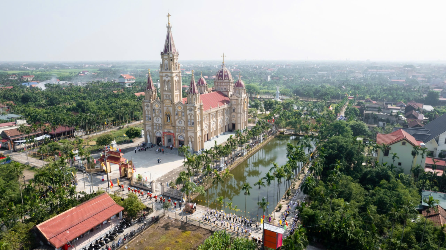 Read more about the article Giáo xứ Trung Hòa, dịp tuần chầu thật đặc biệt!