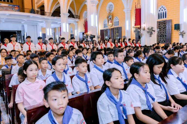 Kiên Lao: Giáo Lý viên mừng Đức Mẹ Fatima