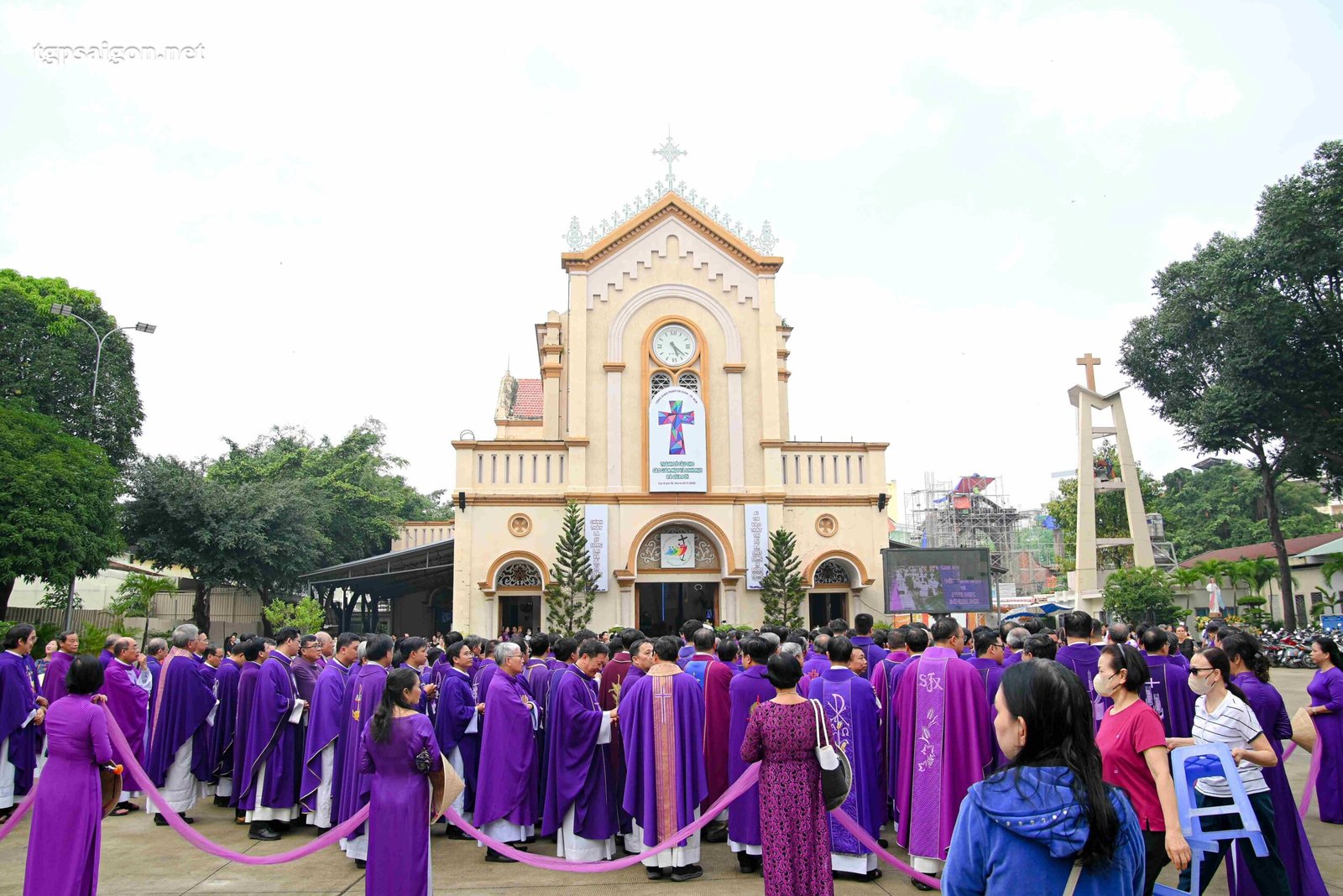 Read more about the article Thánh lễ cầu nguyện cho các Đức Giám mục, linh mục đã qua đời – 05.11.2025