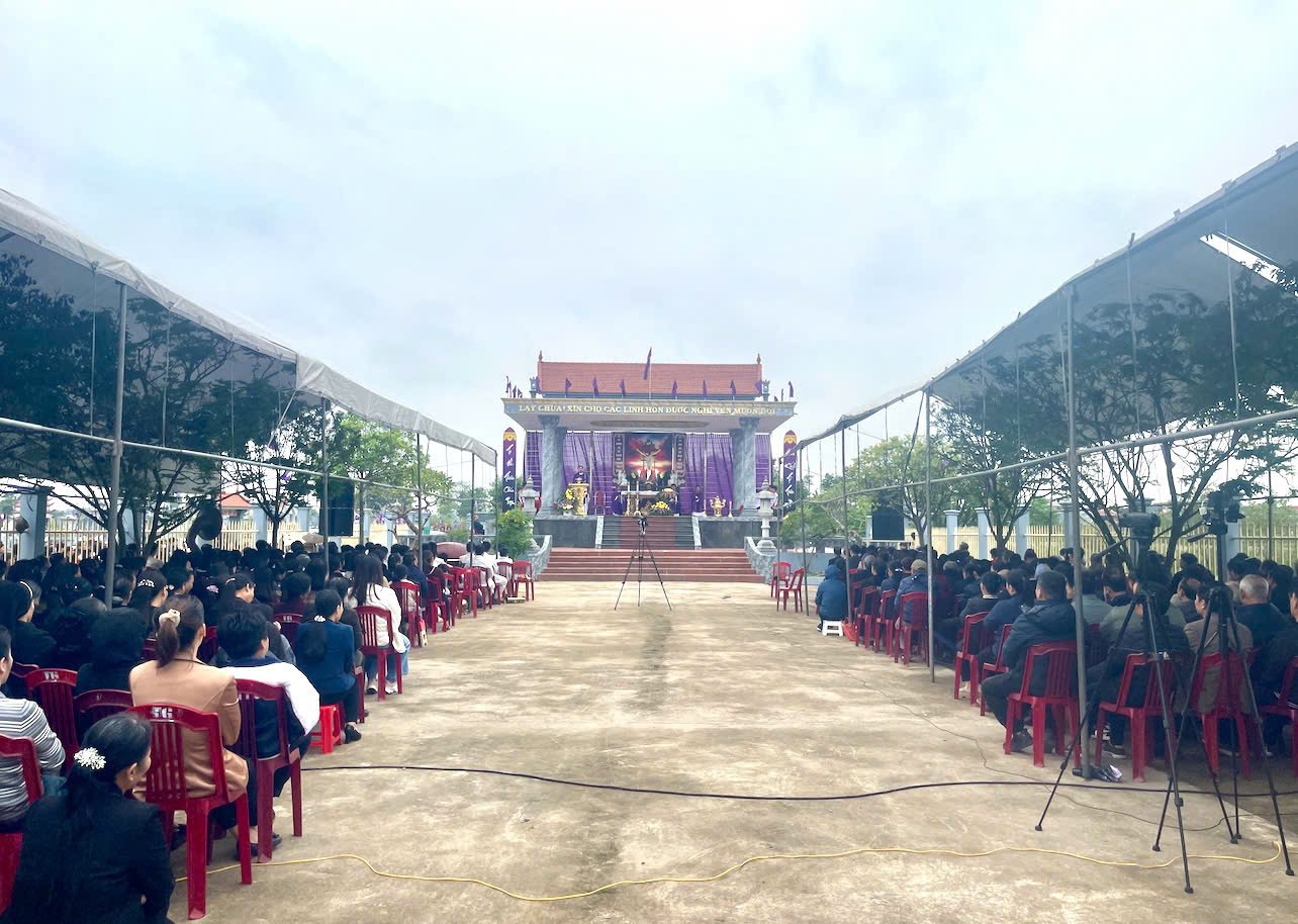 Read more about the article Thánh lễ cầu hồn tại thánh địa giáo xứ Thánh Danh