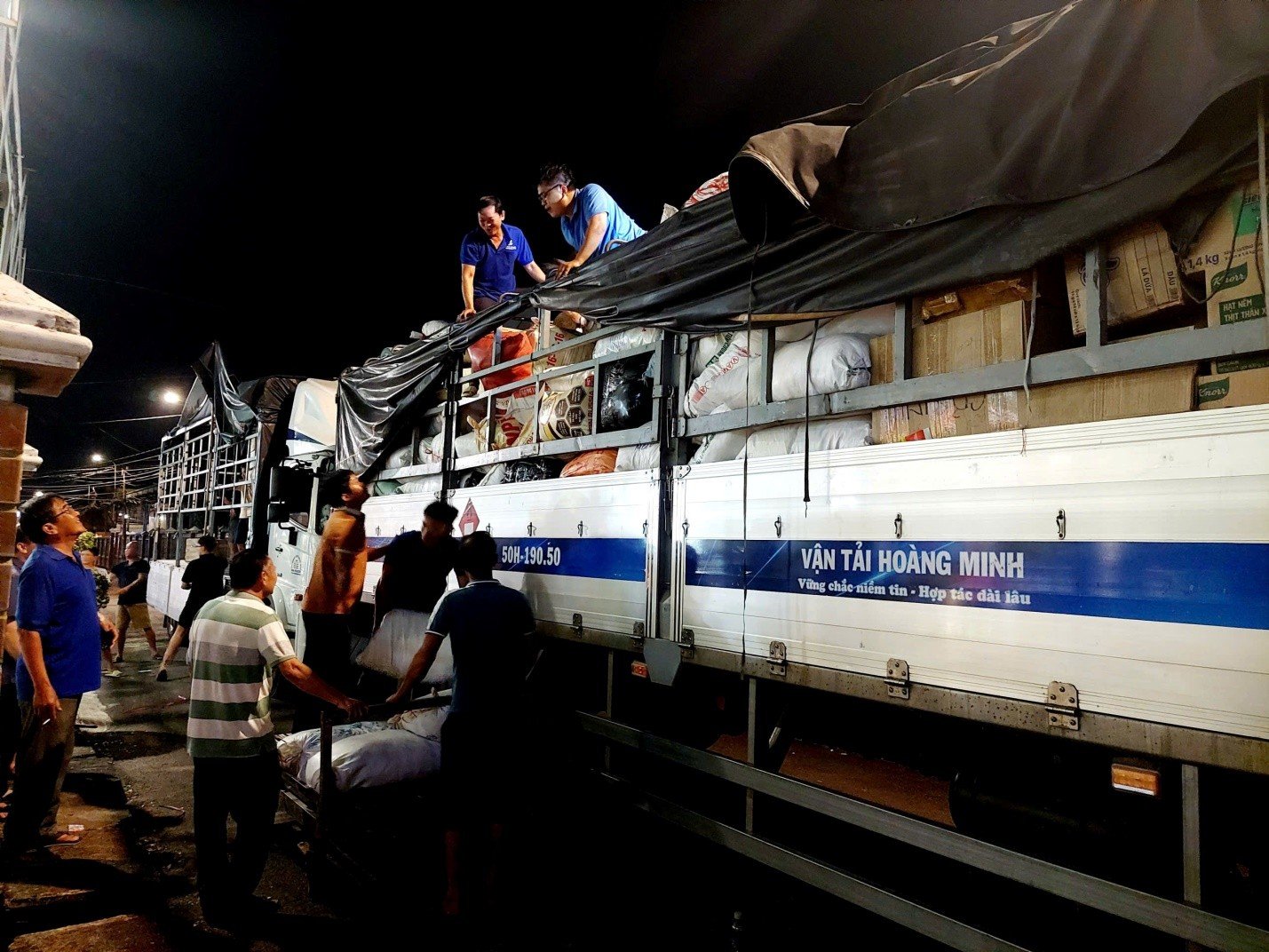 Read more about the article Những chuyến xe 0 đồng lặng lẽ hướng về vùng lũ