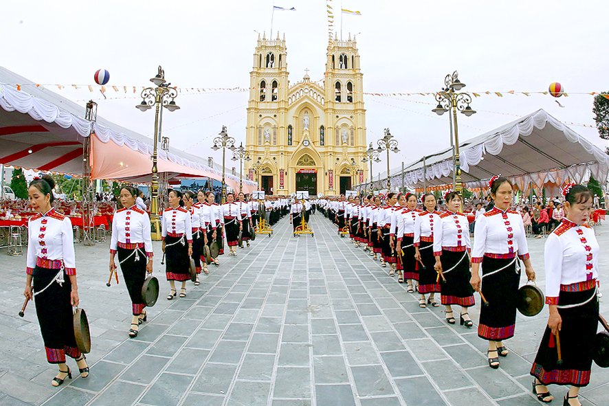 Read more about the article Họ Lục Thủy (Gx. Phú Thọ) khánh thành nhà thờ mới