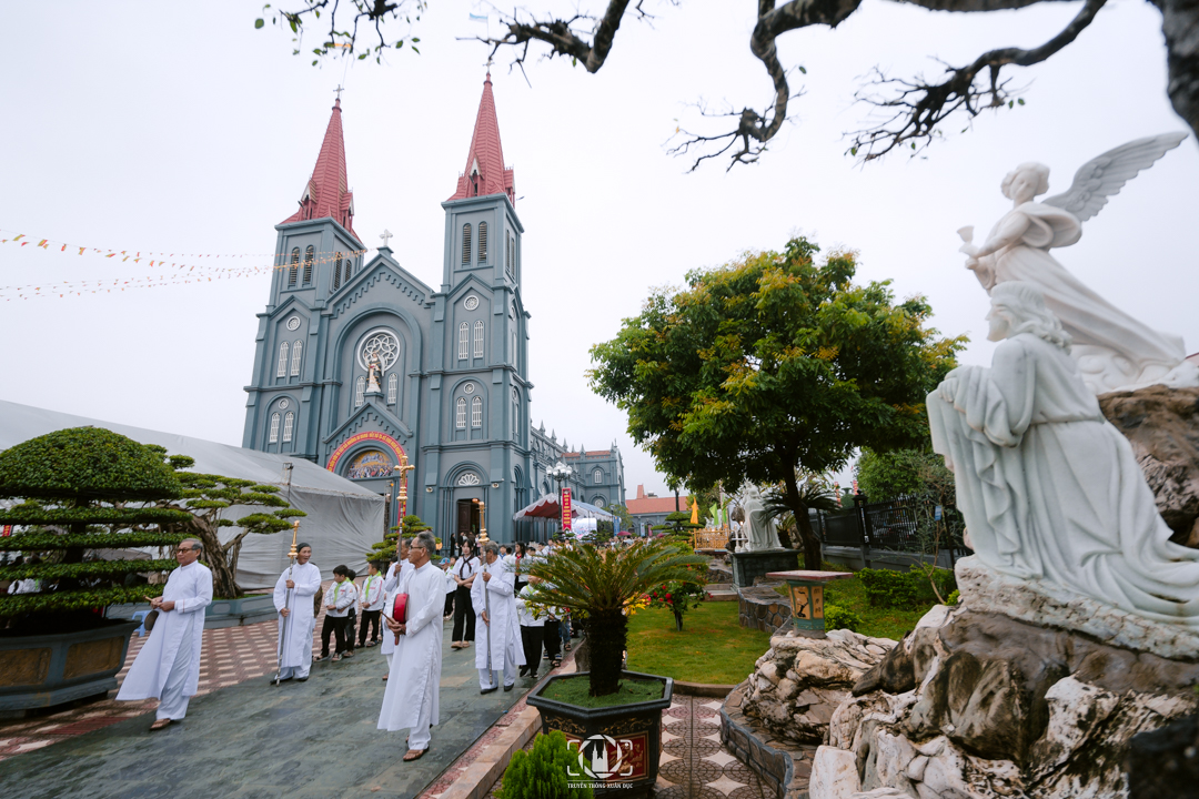 Read more about the article Niềm vui tuần chầu tại Giáo xứ Xuân Dục