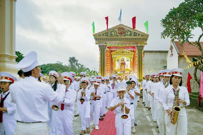 Read more about the article Liên Thuỷ, tuần chầu hồng ân