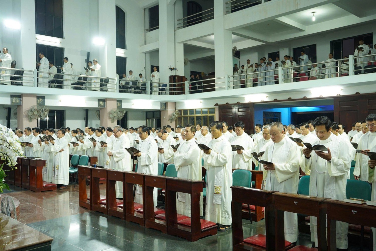 Read more about the article Lễ bế mạc tuần tĩnh tâm năm hàng giáo sỹ Bùi Chu