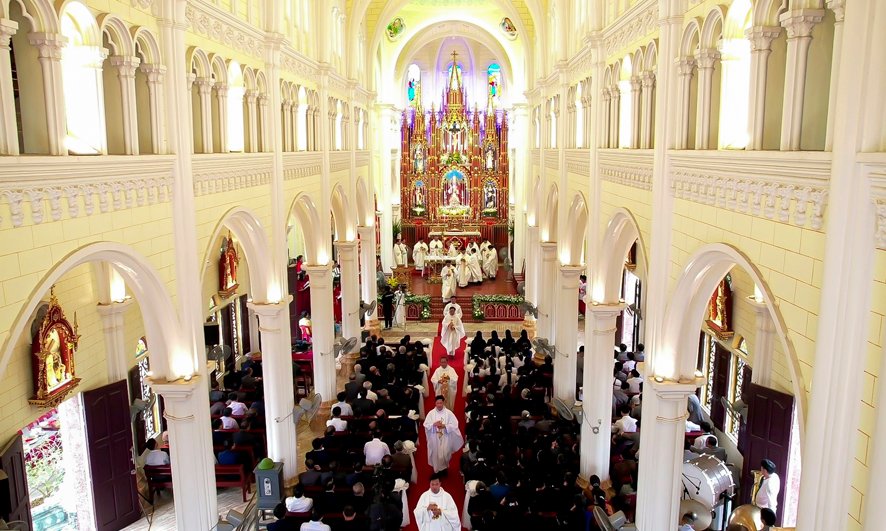 Read more about the article Họ Phêrô, xứ Kiên Lao khánh thành nhà thờ