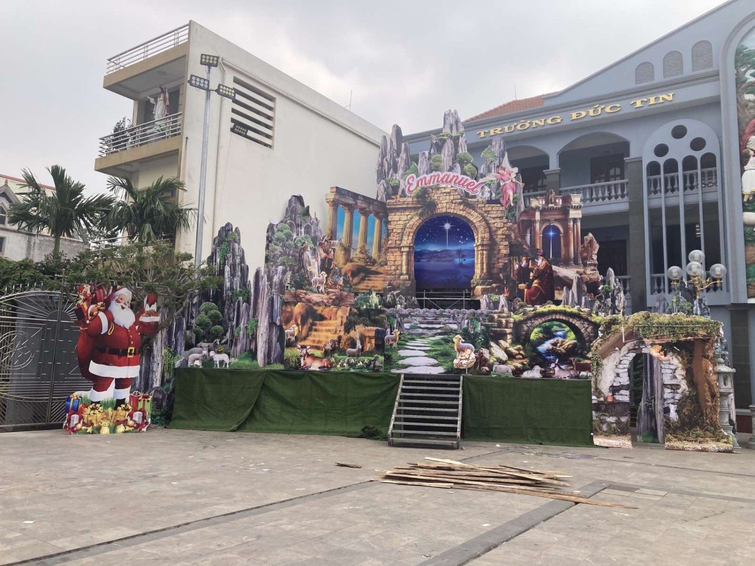 Read more about the article Thánh Danh hoàn thành sớm hang đá Giáng sinh