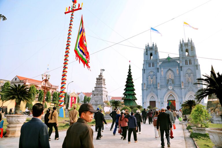 Đại lễ Mẹ Vô Nhiễm: Đoàn con Bùi Chu tìm về bên Mẹ