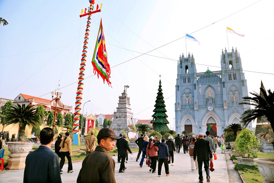 Read more about the article Đại lễ Mẹ Vô Nhiễm: Đoàn con Bùi Chu tìm về bên Mẹ