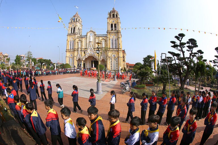 Giáo xứ Hoành Đông đón sắc thành lập