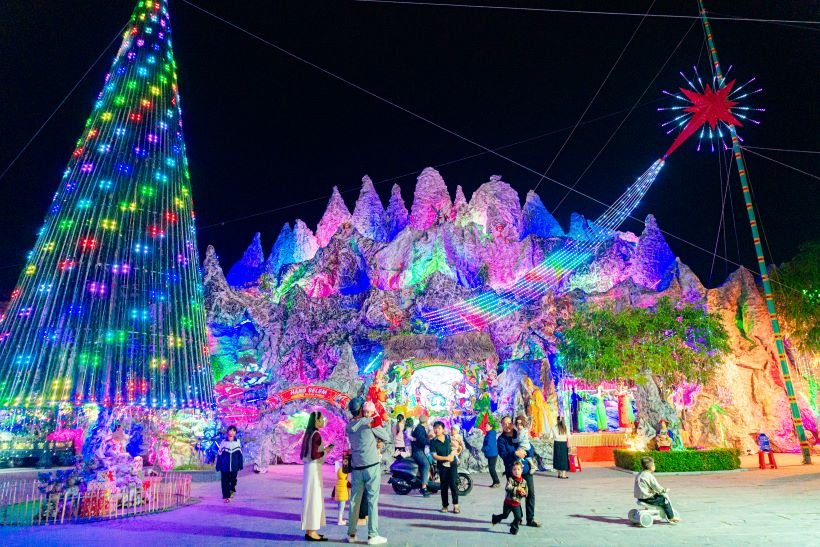 Read more about the article Hang đá Giáo xứ Xương Điền, nơi check-in hay địa điểm gặp gỡ Thiên Chúa?