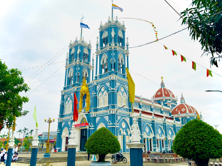 Giáo họ Xuân Minh mừng tòa và nhà đa năng
