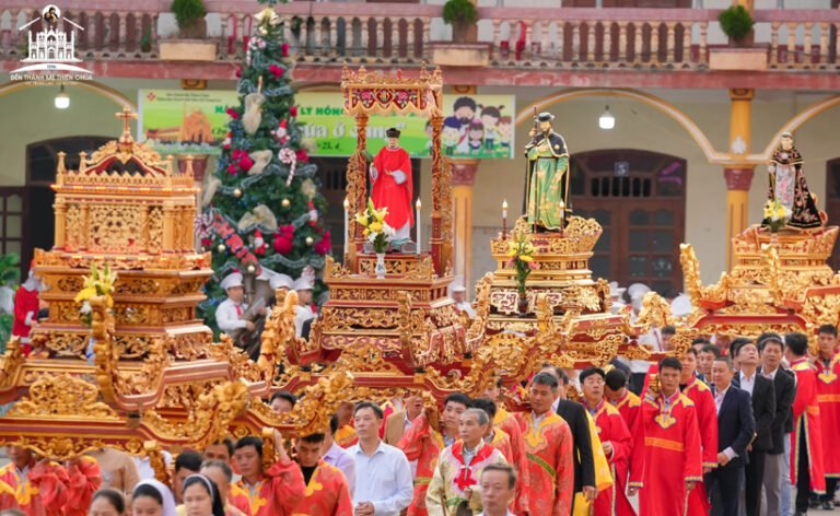 Trung Lao, dịp tuần chầu và kính Mẹ Thiên Chúa