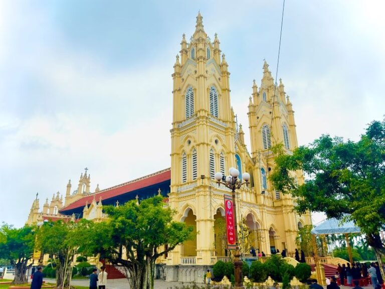 Tuần chầu Ninh Mỹ, điểm hẹn với Thánh Thể