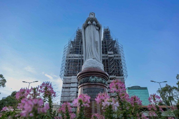 Lễ Tro tại Nhà thờ Chính Tòa Đức Bà Sài Gòn: mời gọi sám hối nội tâm, đổi mới đời sống Kitô hữu bước vào Mùa Chay thánh