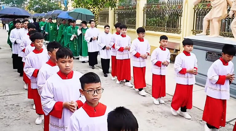 Tuần chầu lượt giáo xứ Giáo Phòng