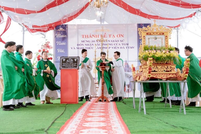 Giáo xứ Ngọc Lâm: niềm vui ba trong một