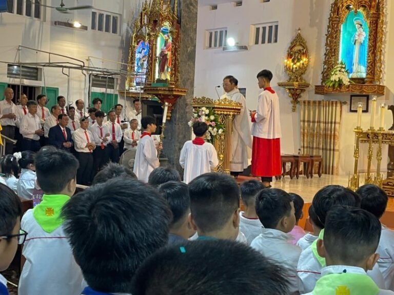 Gx. Hoành Nhị: Hội Gia trưởng mừng kính quan thầy