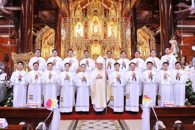 19 phó tế có tên trong giấy rao chịu chức linh mục