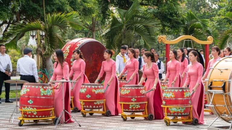 Xuân Thủy bừng sáng niềm vui tuần chầu ân phúc
