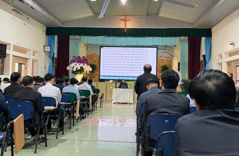 Giáo sĩ Bùi Chu thường huấn và tĩnh tâm tháng 03