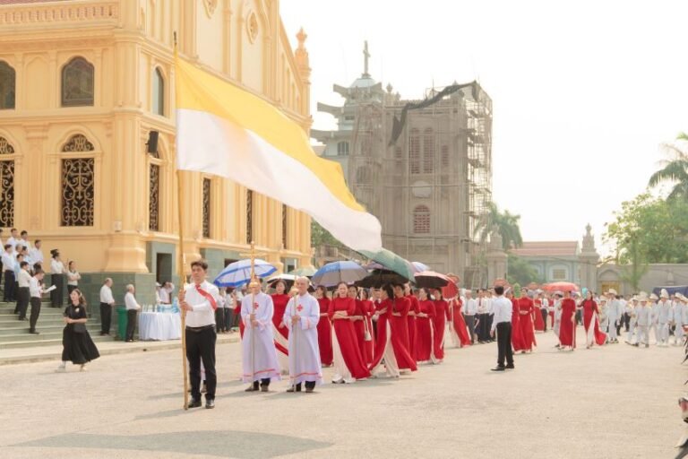 Giáo hạt Phú Nhai mừng công Nhà thờ Chính Tòa