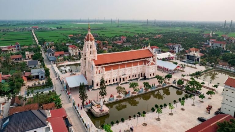 Làm phép nhà thờ và cung hiến bàn thờ Gx Phúc Hải