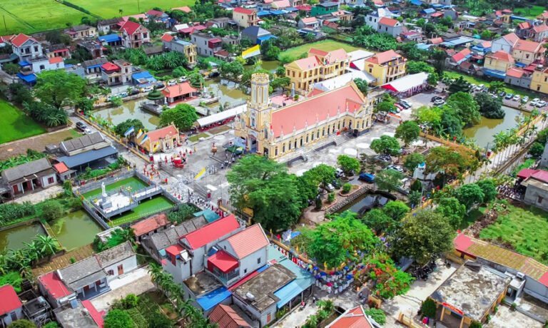 Cha Gioan Baotixita Phạm Văn Huy dâng lễ mở tay