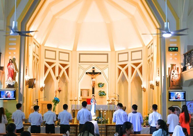 Cộng đoàn Kitô Hữu Việt Nam tại Philippines dâng hoa kính Mẹ trong Tháng Hoa