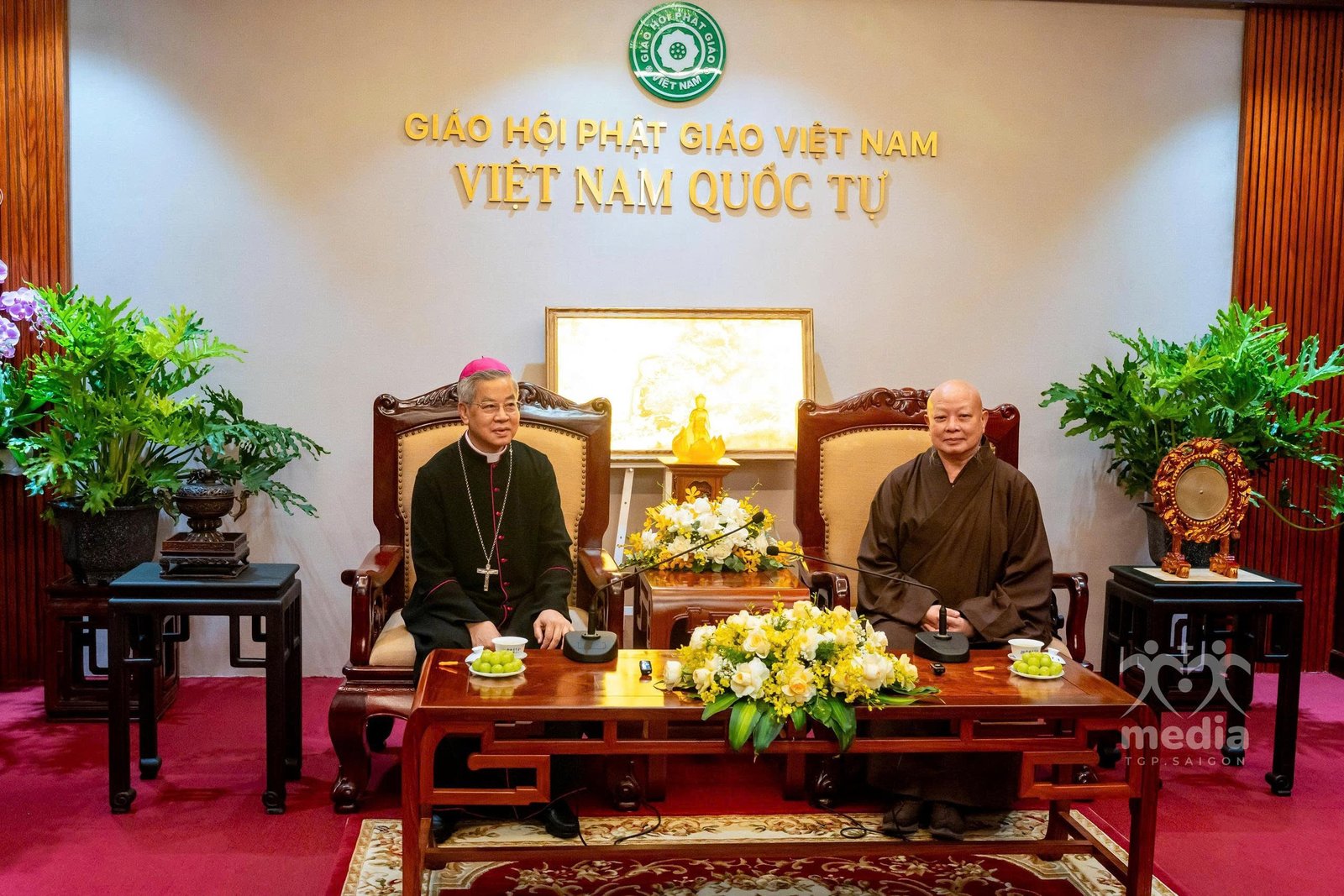 Read more about the article Đức Tổng Giám mục Giuse chúc mừng Đại lễ Phật đản Phật lịch 2570