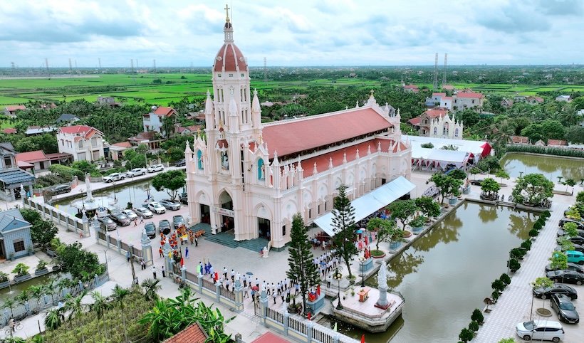 Read more about the article Cha Vinhsơn Phạm Văn Thiên dâng Thánh lễ mở tay