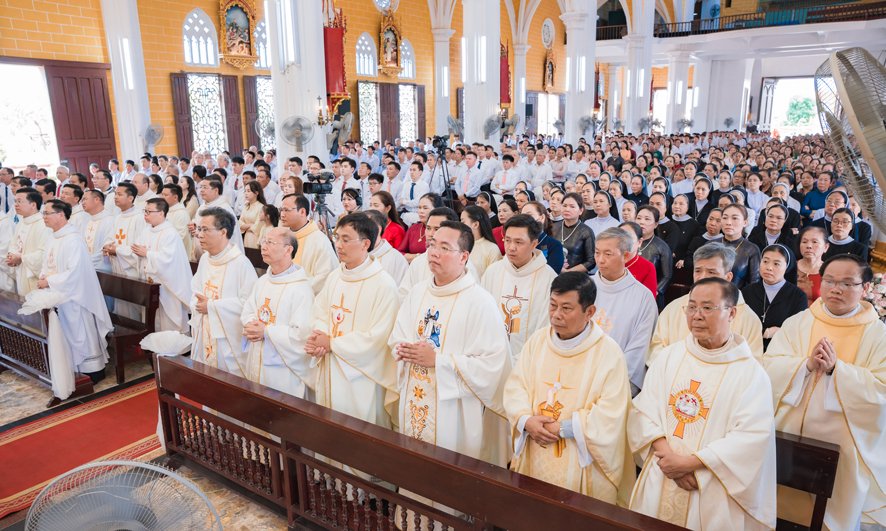Read more about the article Thánh lễ tạ ơn của Cha mới Vinhsơn Mai Văn Thuỵ