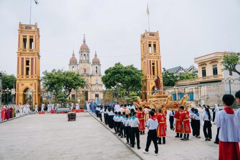 Đoàn Ơn gọi giáo xứ Trại Đáy mừng bổn mạng
