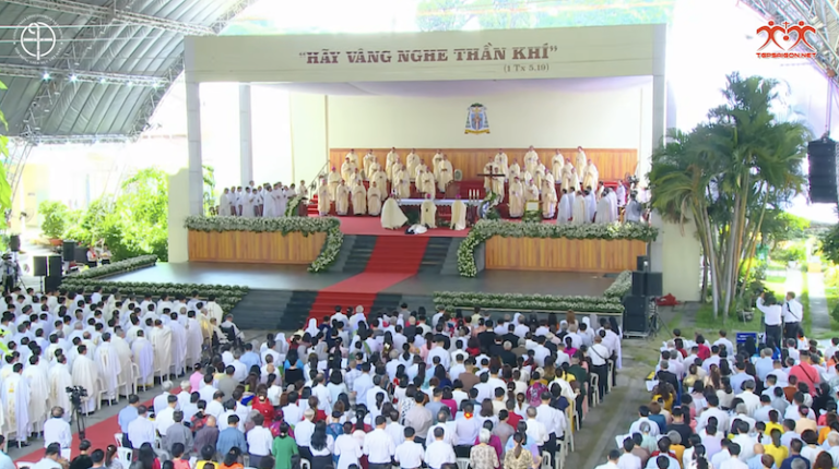 Tiếng lòng giáo dân nhân lễ truyền chức Giám mục cho Đức Cha tân cử Gioan Baotixita Nguyễn Quang Tuyến