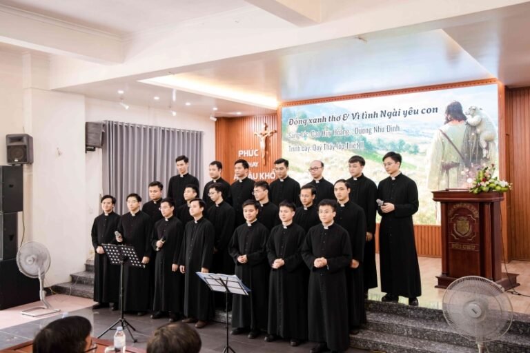 ĐCV Bùi Chu: Bế giảng năm học và Trao bằng Tốt nghiệp cho quý Thầy Khóa IX